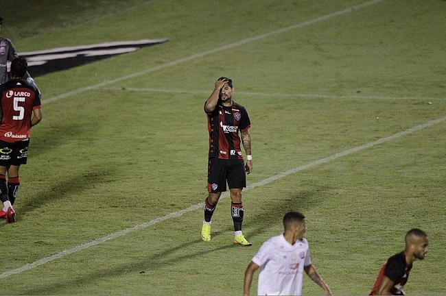 Vitória empata sem gols com o Náutico no Barradão