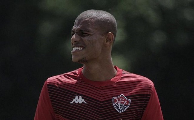 Vitória anuncia o volante Lucas Cândido como reforço para a Série B