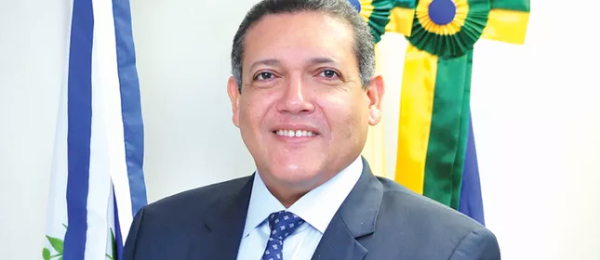 Bolsonaro vai indicar Kassio Nunes para o STF, diz colunista