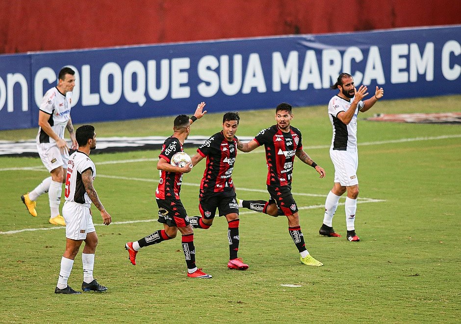 Série B: Vitória bate o Oeste-SP por 3 a 1 no Barradão