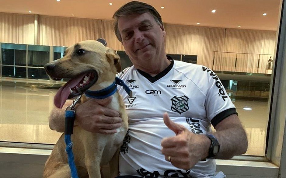 Covid-19: Bolsonaro diz que “vacina obrigatória aqui só no Faísca”