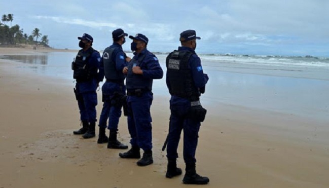 Prefeitura de Salvador libera Praia de Piatã após duas semanas de interdição