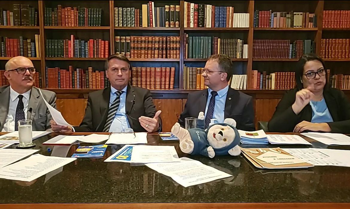 Bolsonaro diz que plano de imunização contra covid-19 está quase pronto