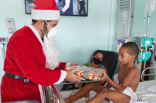 Hospital Roberto Santos promove cinco dias de atividades natalinas na Pediatria