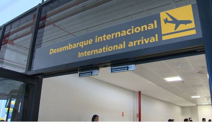 Brasil proíbe voos e entrada de passageiros vindos do Reino Unido