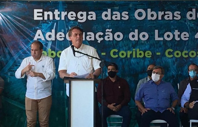 Bolsonaro entrega parte da obra de adequação da BR-135 em Coribe