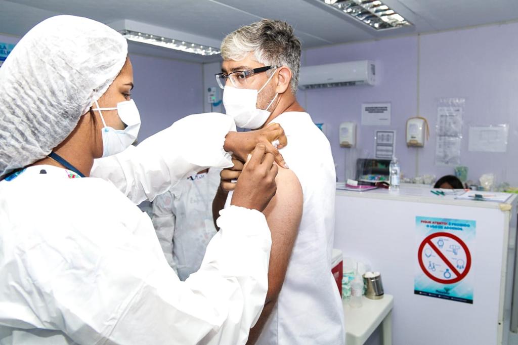 Prefeitura inicia vacinação contra Covid-19 em Bom Jesus dos Passos