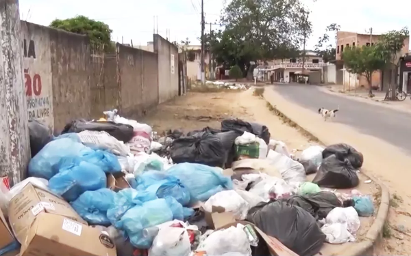 Teixeira de Freitas decreta calamidade pública por falta de coleta de lixo