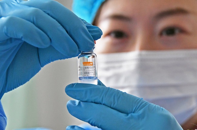 Chile aplica dose de reforço para imunizados com a CoronaVac