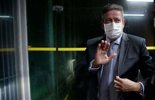 Arthur Lira diz que conduzirá análise da prisão de Daniel Silveira com serenidade