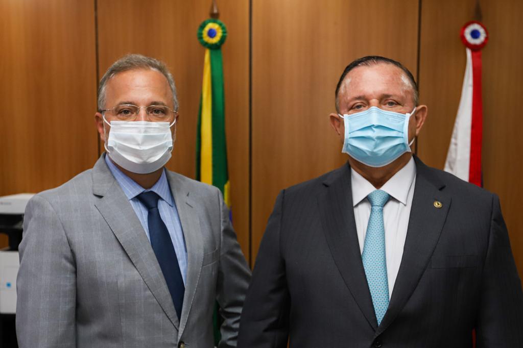 Adolfo Menezes e Fábio Vilas-Boas defendem uso de vacina russa contra a covid-19