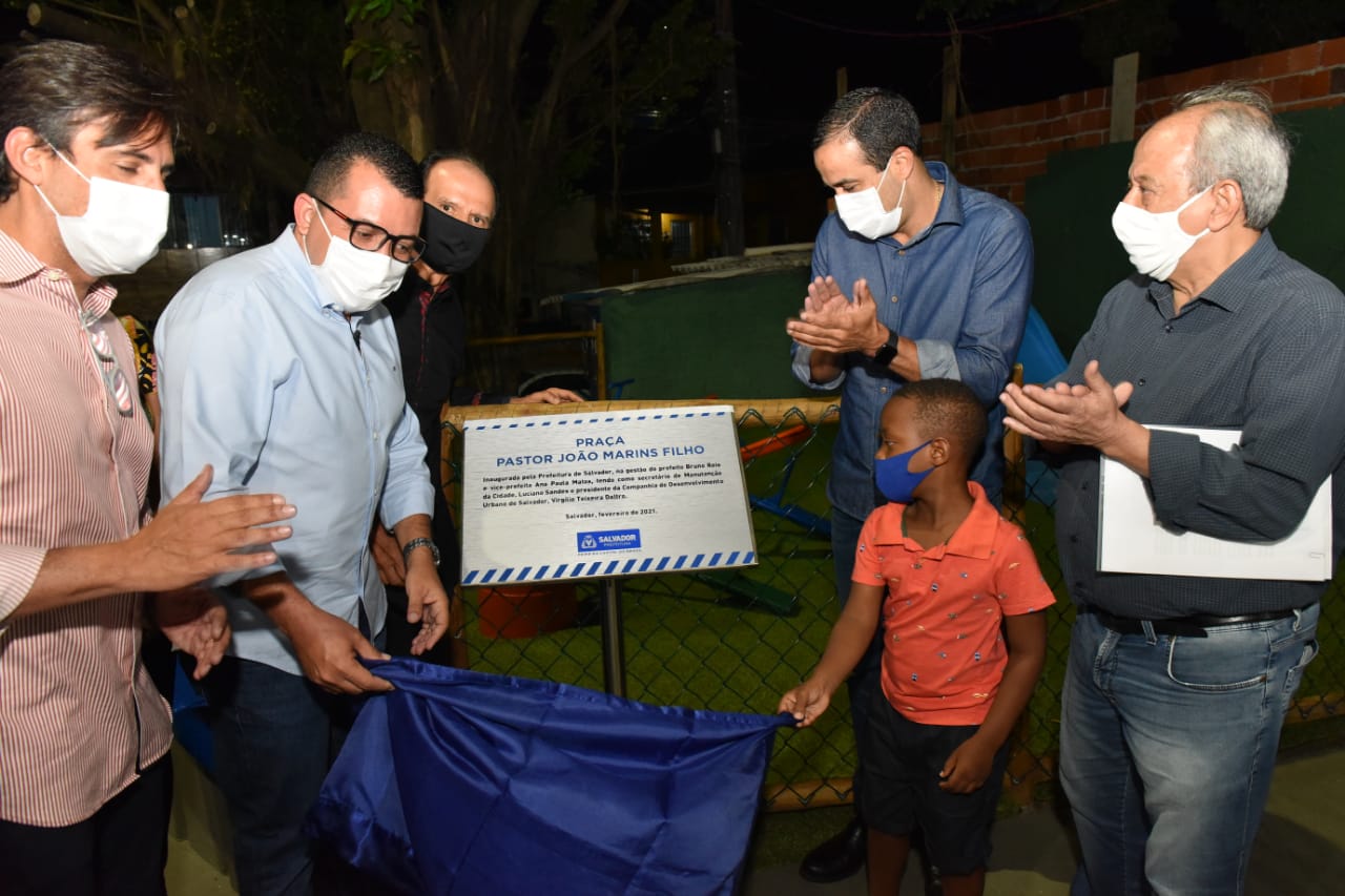 Bruno Reis entrega nova praça aos moradores de Dom Avelar