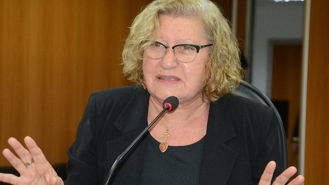 Maria del Carmen quer proibir contratação pelo Estado de quem “furar fila” da vacina