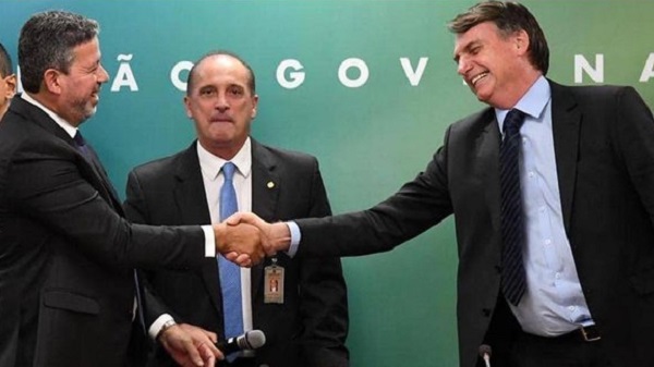 Bolsonaro parabeniza novos presidentes da Câmara e do Senado