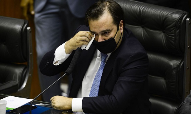 Rodrigo Maia chora ao deixar presidência da Câmara dos Deputados