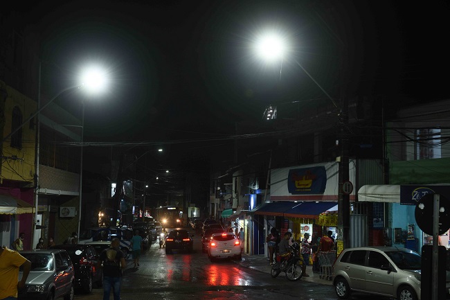 Alto do Coqueirinho ganha iluminação pública modernizada em LED