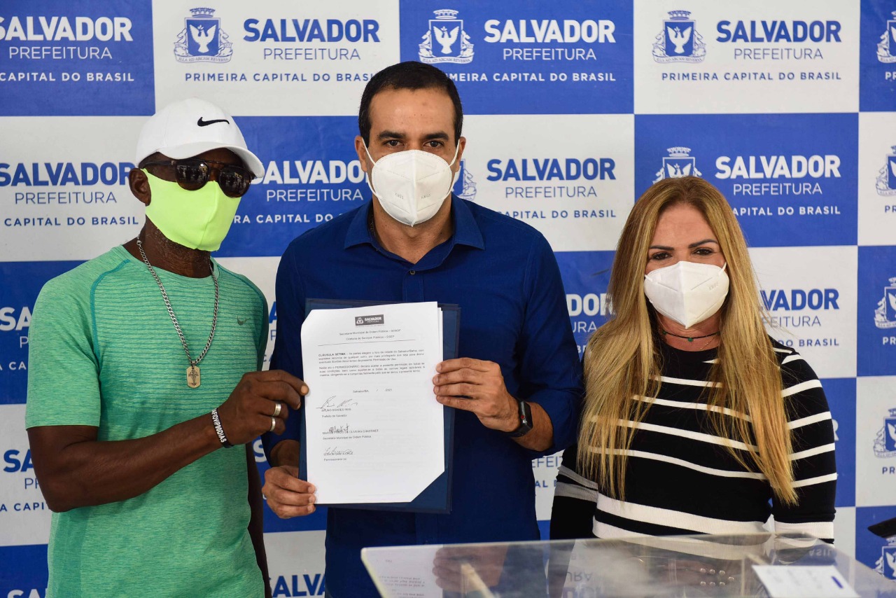 Bruno Reis entrega 23 quiosques para permissionários em Salvador