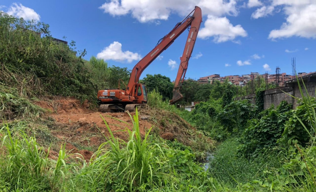 Operação Chuva: Prefeitura reforça ações de limpeza nos canais de Salvador