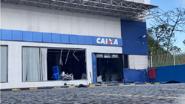 Bandidos explodem agência da Caixa no Largo do Tanque em Salvador