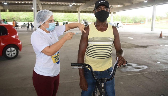 Salvador segue com vacinação da 2a dose contra covid-19 nesta terça