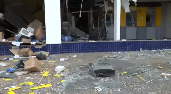 Quadrilha explode Banco do Brasil em Porto Seco Pirajá