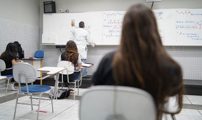 Pernambuco inicia retomada gradual de aulas presenciais