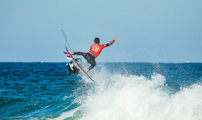 Medina avança na Austrália e chega ao topo do ranking no Mundial de Surfe