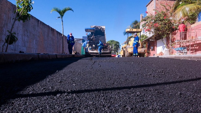 Camaçari: Ruas de Jauá recebem pavimentação asfáltica