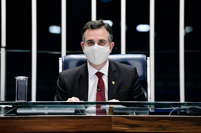 Presidente do Senado critica falta de planejamento do Brasil durante pandemia
