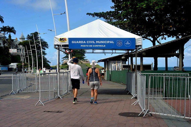 Guarda Municipal retoma portais de fiscalização na orla da Barra