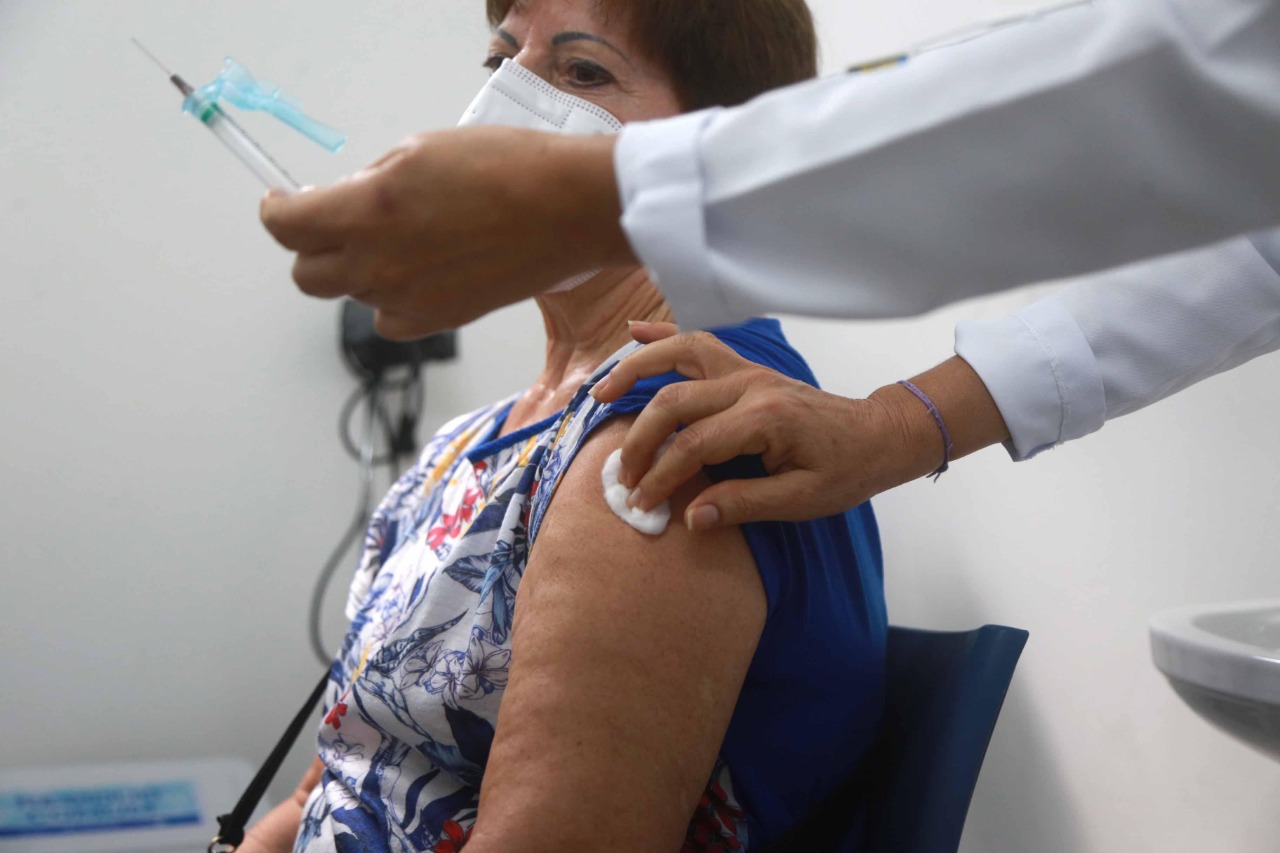 Salvador vai supender 2ª dose da vacina por demanda aberta na quinta e na sexta