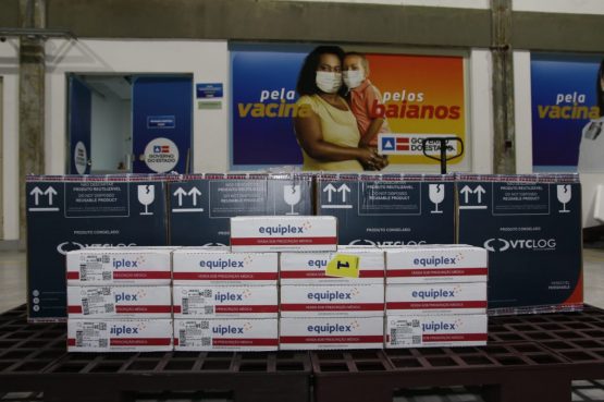Bahia receberá 69 mil doses da vacina da Pfizer nesta terça