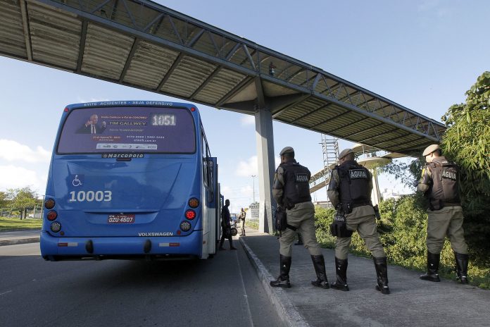 Governo anuncia sistema de monitoramento por câmeras em ônibus na Bahia