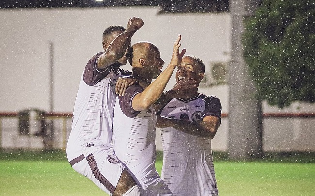 Jacuipense bate o Vitória por 2 a 1 no Barradão; veja os gols