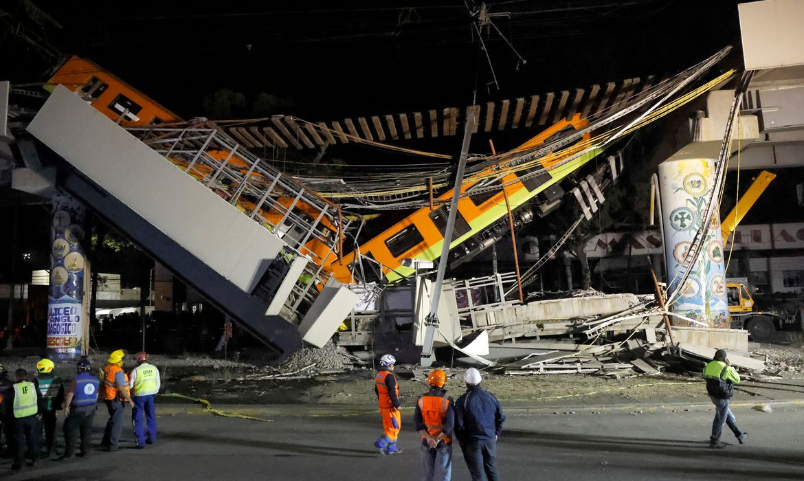 México: Queda de viaduto de metrô deixa mais de 20 mortos