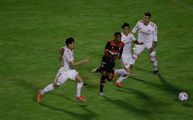 Vitória perde do Inter-RS por 1 a 0 pela Copa do Brasil; veja o gol