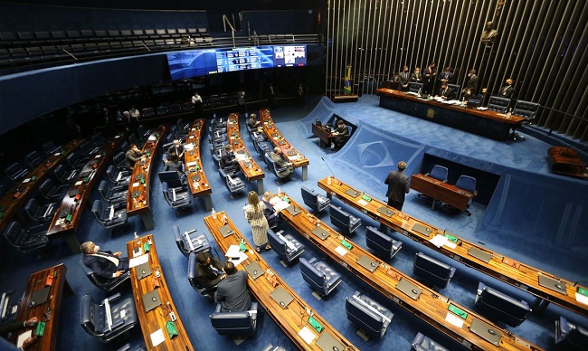 Senado aprova PEC que permite ao governo ampliar gastos com benefícios sociais