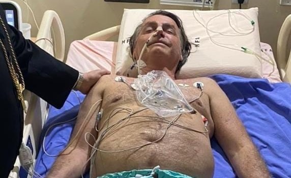 Bolsonaro viaja para São Paulo e deve fazer cirurgia de emergência