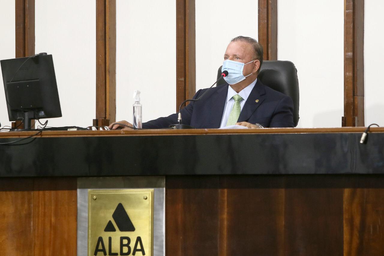 Adolfo Menezes pede revogação de liminar concedida contra alienação de imóveis do Estado