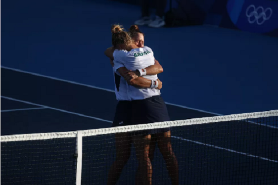 Tóquio: Luisa Stefani e Laura Pigossi conquistam o bronze no tênis