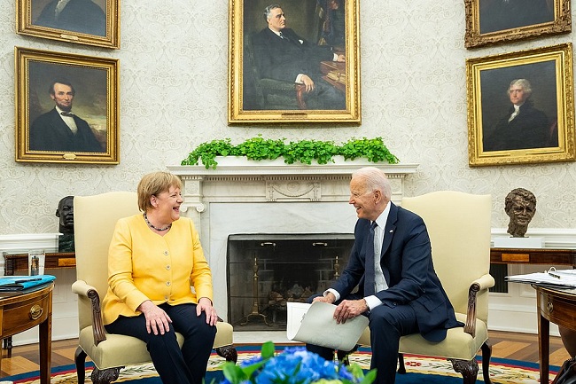 Biden e Merkel dizem que China ameaça a democracia