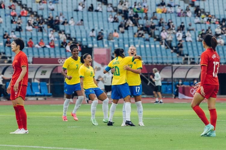 Seleção feminina vence a China por 5 a 0 na estreia das Olimpíadas de Tóquio