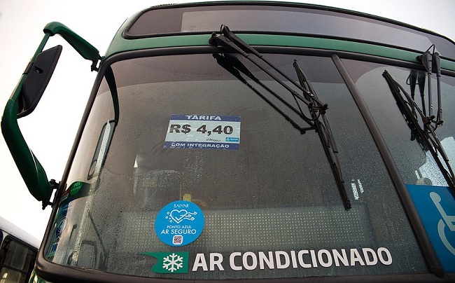 Ônibus de Salvador passam a ter filtros de ar-condicionado anti-covid-19