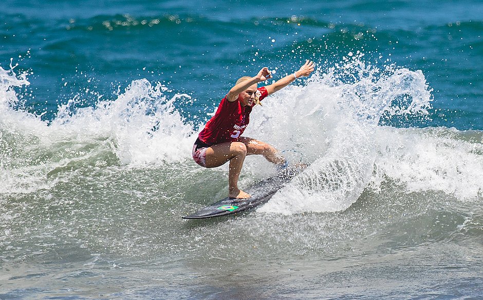 Tóquio: Silvana Lima e Tatiana Weston-Webb avançam no surfe