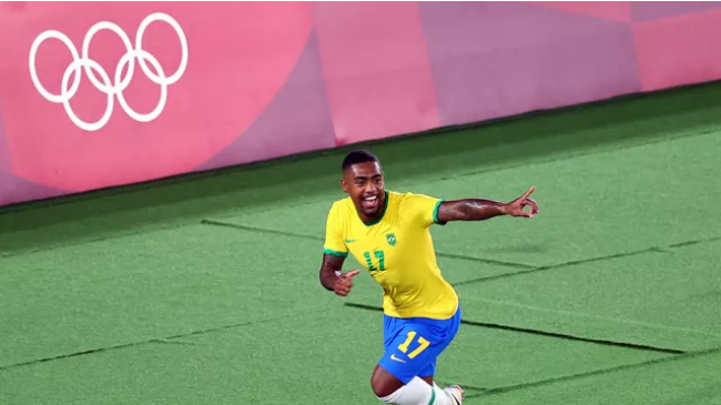 Tóquio: Brasil vence a Espanha por 2 a 1 e conquista ouro no futebol masculino