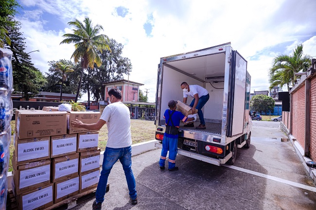 Ambev doa máscaras, álcool gel e refrigerantes para a Prefeitura de Camaçari