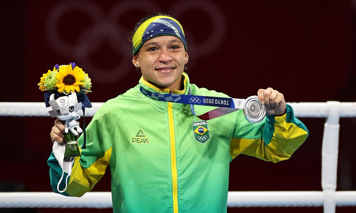Bia Ferreira perde luta e fica com a prata no boxe feminino