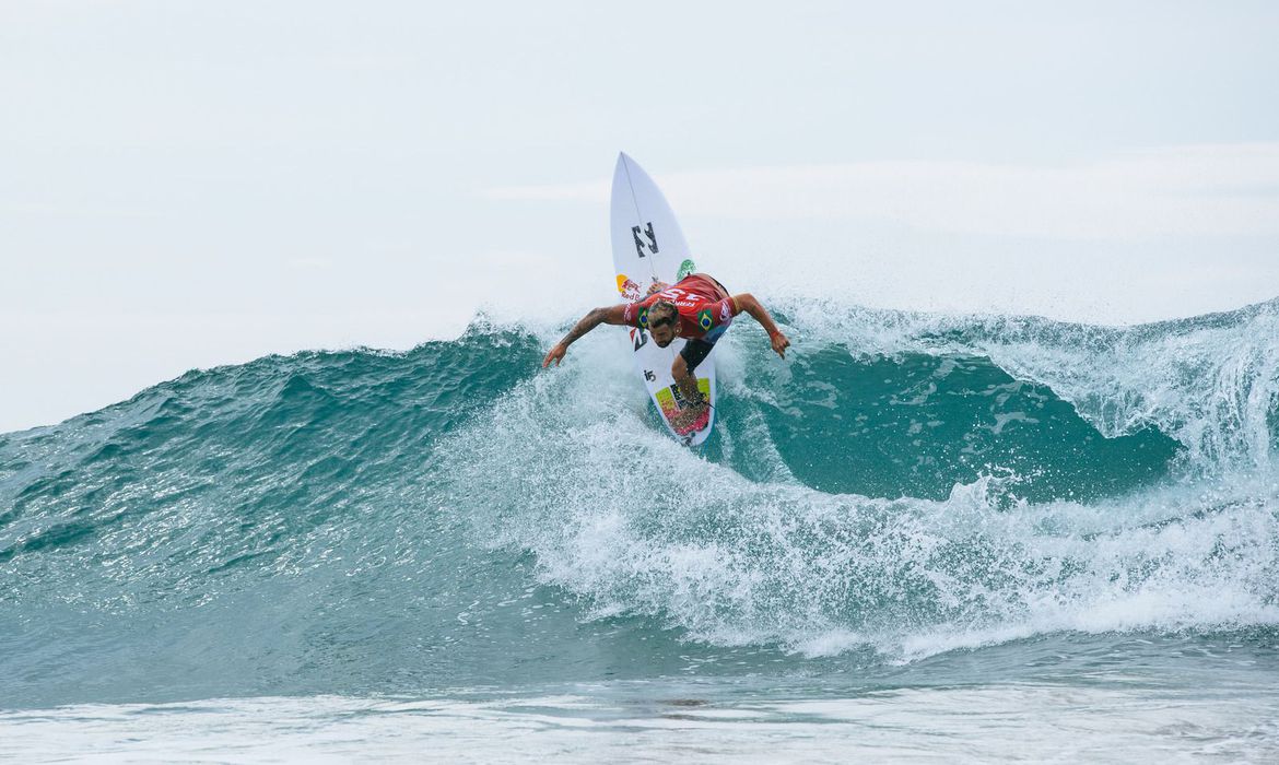 Ítalo Ferreira avança na abertura da etapa mexicana do Mundial de Surfe