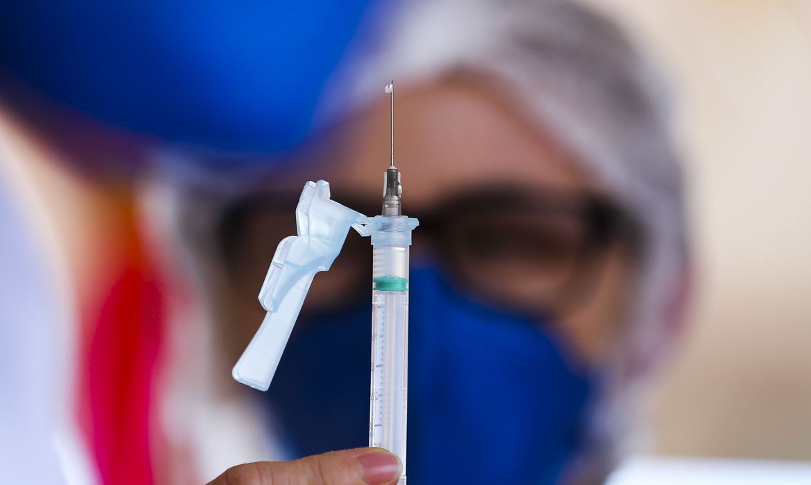 Salvador segue com vacinação contra gripe e contra Covid-19 nesta quinta