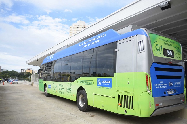 Salvador inicia testes com ônibus elétricos em linhas do BRT